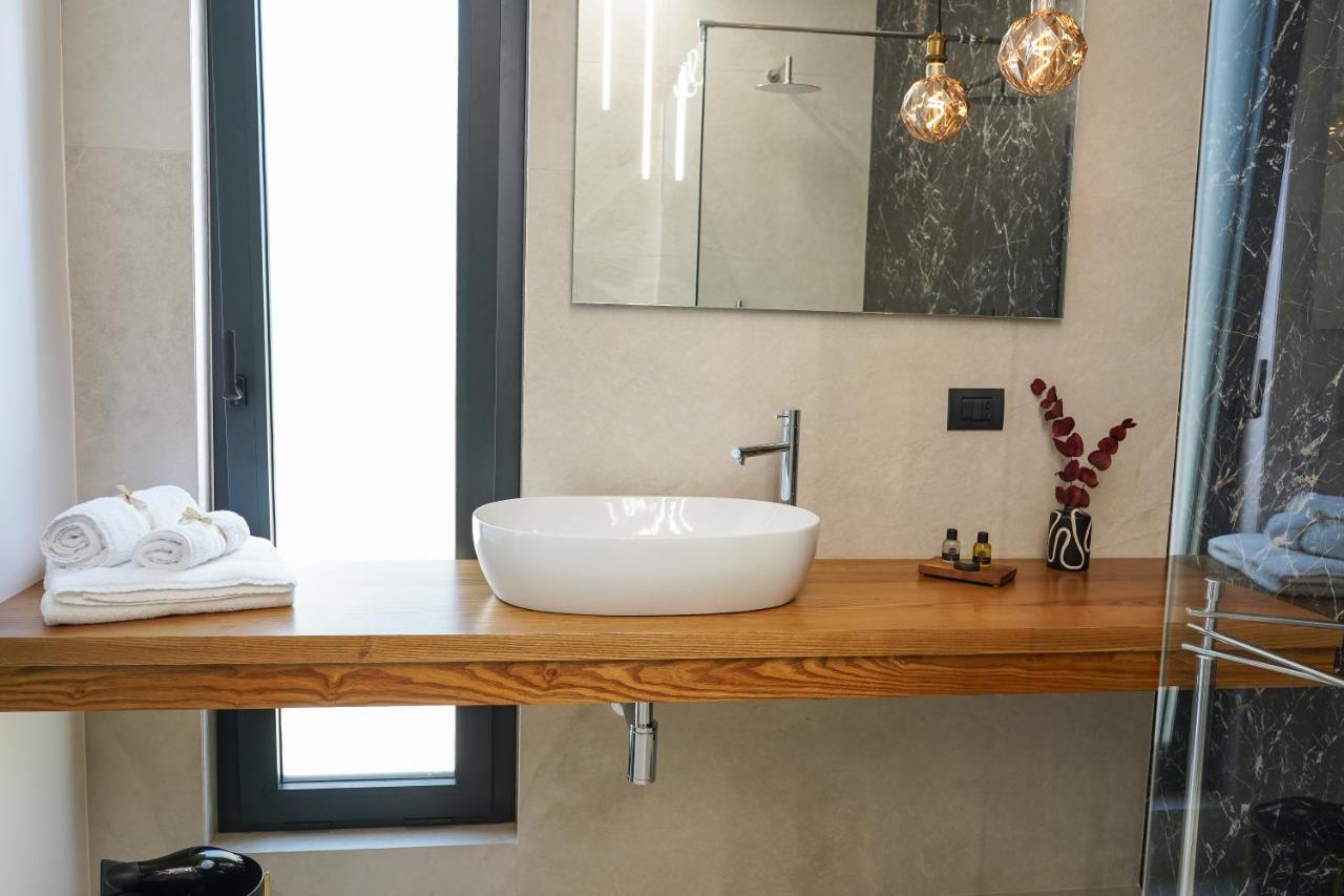 Thalassa Rooms อาโวลา ภายนอก รูปภาพ